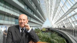 Mondo e poltrone di Emilio Ambasz. Un saggio