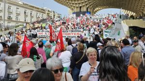 Andalucía dice basta: La Marea Blanca sale a la calle contra el desmantelamiento sanitario de Moreno Bonilla