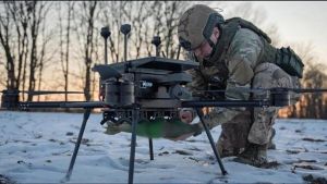 2.350 euros al mes por pilotar drones: las brigadas ucranianas de guerra robótica se lanzan a la caza de talentos