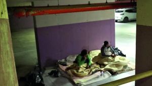 Bivacchi e paura, nel parcheggio Dal Negro dopo cinque mesi non è cambiato nulla