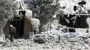 I raid israeliani sul Libano: “Una punizione collettiva”. L’analista: è come a Gaza