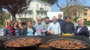 A Eraclea la maxi paella contro l’agrivoltaico: «E ora il corteo in Regione»