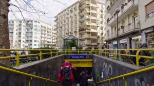 Napoli, muore per un malore sulle banchine della metro: chiusa per due ore la Linea 1