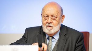 El CIS perfila su barómetro de abril en plena vorágine judicial por Kitchen y Ábalos