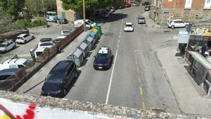 Pietre dal cavalcavia, un testimone: «Erano tre ragazzini e sappiamo chi sono»