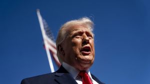 Trump afirma que el ejército de EEUU bloqueará el estrecho de Ormuz