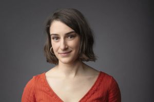 Dans sa chronique ENTRE LES LIGNES, notre journaliste Sophie Souchard s’interroge cette quinzaine sur les liens entre oralité et écriture. En dépassant l’opposition stérile entre oral et écrit, elle propose une réflexion à plusieurs voix autour du langage. Encourageant à prendre, chacun, part au dialogue.