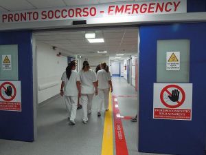 Sangiuliano e Pisacane: «Sconcertante la storia del fitto delle barelle all'Ospedale del Mare»