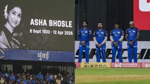 IPL 2026: MI, RCB players observe a minute's silence as Wankhede pays tribute to Asha Bhosle