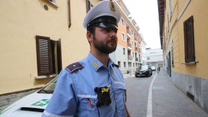 Brugherio, nel parco Increa armato di arco e frecce: denunciato