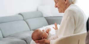 El sacrificio invisible: mujeres mayores, pobreza y el peso del cuidado