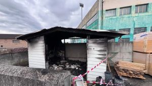 Rogo alla Trevi House, a fuoco una casetta: l’ombra del dolo