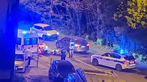 Scontro tra un’auto e uno scooter in via Marchesetti a Trieste: un ferito