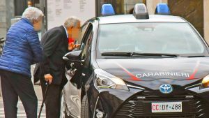 Novantenne smaschera il falso carabiniere e lo fa acciuffare in casa