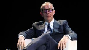 Violenza giovanile, il magistrato Sangermano: “Nel gruppo ognuno si sente gigante. Limitare l’uso degli smartphone”