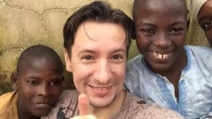 Luca Attanasio e il suo esempio nelle parole dei genitori: “Nostro figlio, un uomo di pace. Il coraggio dei sogni”