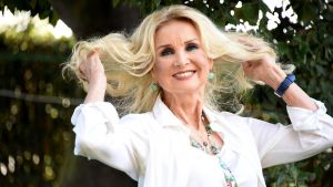 Barbara Bouchet: “Lasciai il cinema a 39 anni, l’icona sexy era una gabbia. Cerco l’amore ma non è facile alla mia età”