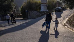 La 'Barcelona despoblada' rehabilita vivienda asequible para atraer a jóvenes: “Si te esfuerzas, en los pueblos sí hay futuro