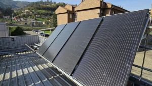 Decenas de familias muestran interés por participar en la primera comunidad energética de Mieres (y los técnicos ya buscan los tejados idóneos para instalar los paneles solares)