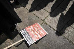 « Nous ne sommes pas des dossiers, nous sommes des victimes » : le témoignage de Florence R., pour comprendre les risques de la loi SURE pour la justice