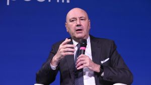 Allarme carburante, l’economista Maffè: “La crescita ne risentirà. Un errore ridurre le accise”