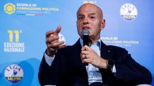 Blocco di Hormuz, l’allarme di Descalzi: “In gioco l’industria Ue. Stop al bando sul gas russo”