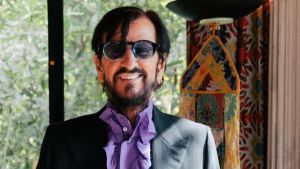 Ringo Starr: “Non mi ritiro, ma voglio andarci piano. Il biopic sui Beatles? Stava diventando un fantasy”