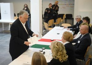 En Hongrie, Viktor Orban et son modèle « illibéral » battus