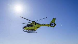 20-årig kom al­vor­ligt til skade i færds­elsuheld: Måtte fly­ves væk i he­li­kop­ter