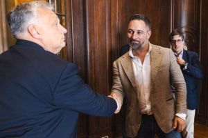 Hungría: cae Viktor Orbán, pero no necesariamente el régimen que lo hizo posible