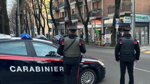 Minaccia con coltello nella lite, giovane denunciato