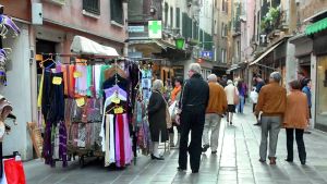La grande fuga dal centro storico di Venezia non si ferma più: nel 2025 persi altri mille abitanti