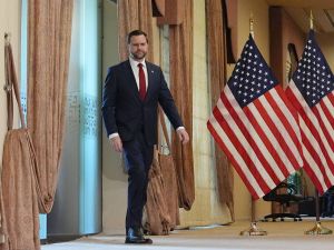 Lo sconfitto Vance paga errori altrui