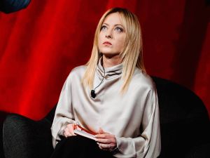 Cara Giorgia, c'è una soluzione: chiamare Putin e fare il pieno