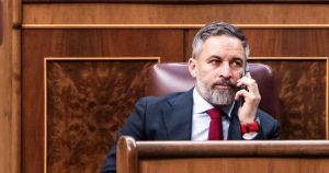 Vox copia a Ayuso y anuncia que recurrirá la regularización de migrantes en el Supremo