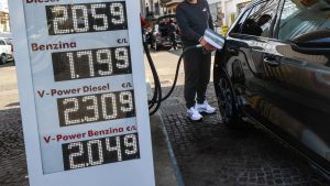 Perché il taglio delle accise sui carburanti può essere un boomerang