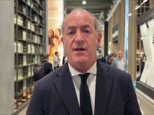 Zaia al Vinitaly: Europa si muova per Hormuz, produttori in difficoltà per blocco Stretto