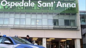 Como, donna di 75 anni ricoverata si spara un colpo di pistola in una stanza dell’ospedale