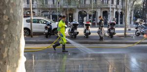Aditivos plásticos, pesticidas, nicotina… La contaminación que se acumula en el polvo de las calles