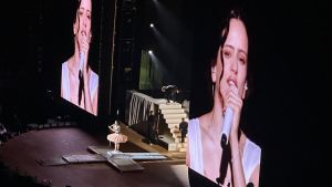 Rosalía maravilla en el Palau Sant Jordi con la inventiva, la mística y la fiesta del ‘Lux tour’