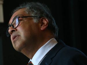 Bell: Nenshi beats Danielle Smith, becomes premier in Liberal MP's poll rollout