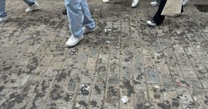 Huele a Feria y a cera no quitada