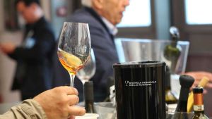 Frescobaldi ci spiega perché l’Italia del vino si rafforza se produce di meno