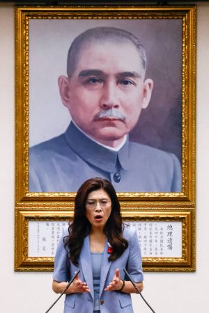 Taiwan opposition leader looks backward in Beijing trip