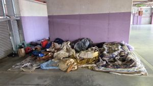 Il park Dal Negro usato anche dai malviventi: coltello e cesoie tra rifiuti e coperte