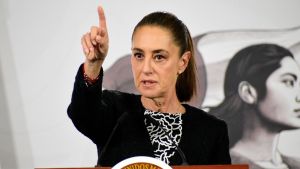 Sheinbaum aterriza en España recordando el “saqueo de 300 años”: “Hubo mucho abuso”