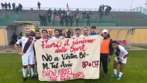 Arbitro chiede il permesso di soggiorno ai calciatori extracomunitari