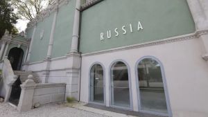 Ue, formalizzata la volontà di fermare i fondi alla Biennale: «Roma informata»