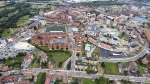 Un empresario asturiano ofrece ayuda para evitar el desahucio de una mujer y su hija en La Corredoria