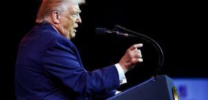 Entre o poder e o delírio